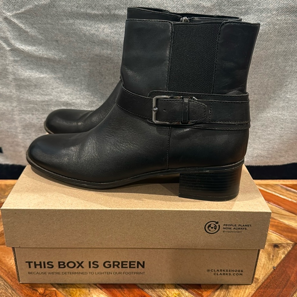Bandolino black ankle boots size 8.5